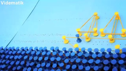 Mantar panoda raptiyelerle yapılmış müthiş animasyon (Elastika)