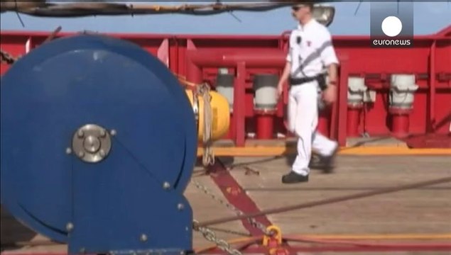 Oil slick found in search for MH 370 as undersea drone dives