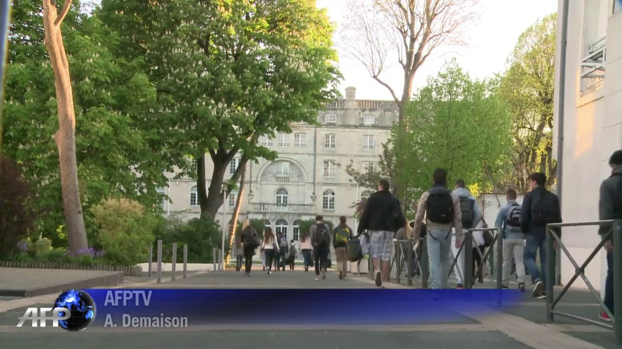 Début des tests ADN au lycée Notre-Dame à La Ro...