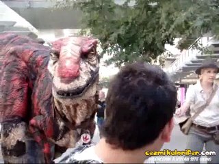 Tasma İle Dinazor Gezdirmek