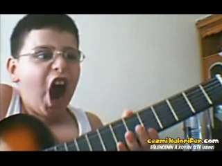 Bir Ergenin Kamera Ve Gitarla İmtihanı