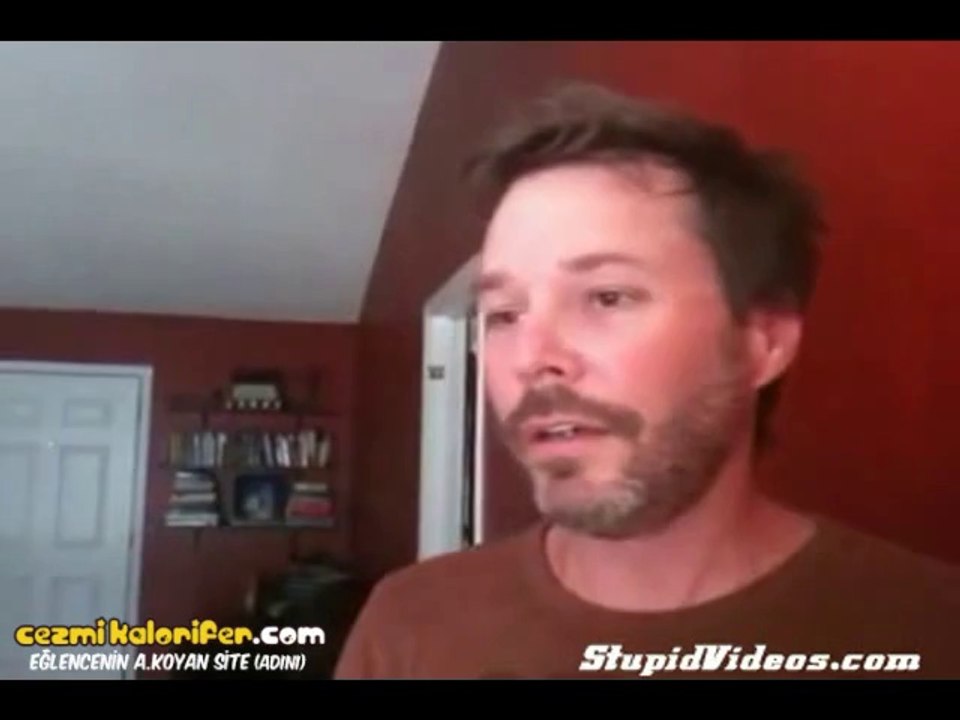 Somurtarak Kahkaha Atan Adam