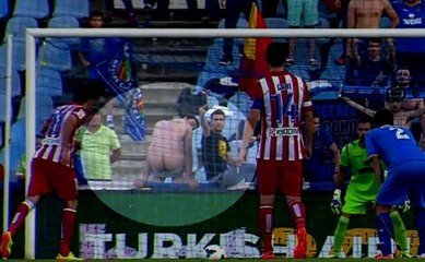 Diego Costa perturbé par des fesses au penalty