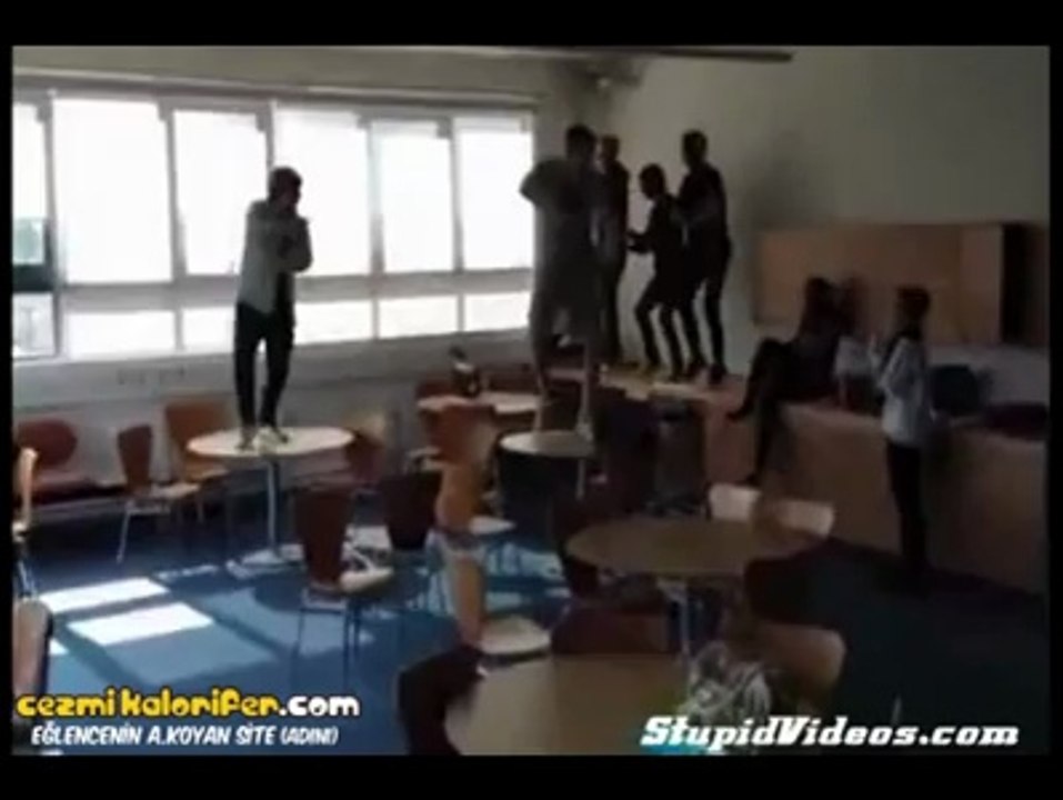 Gangnam Style Dansı Yapanlara Gıcık Olanların İçini Eriten Video