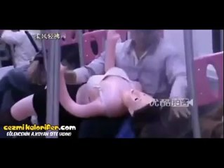 Şişme Kadını Sahibine Ulaştırmaya Çalışan Kargocunun Dramı