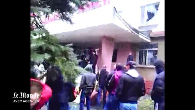 Images amateurs de la prise d'un commissariat dans l'est de l'Ukraine