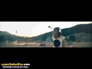 Taylor Swift feat. Kağıt Havlu Makinesi