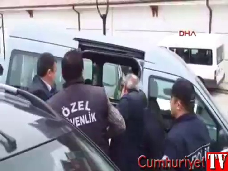 İleri Demokrasi: 96 yaşındaki dedeyi yaka paça dışarı attılar