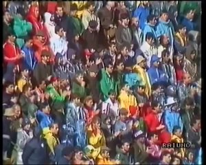 Oi opadoi tis Milan tragoudoyn to YNWA to 1989