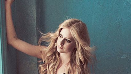 Makeovers - Avril Lavigne With and Without Her Smoky Eyes