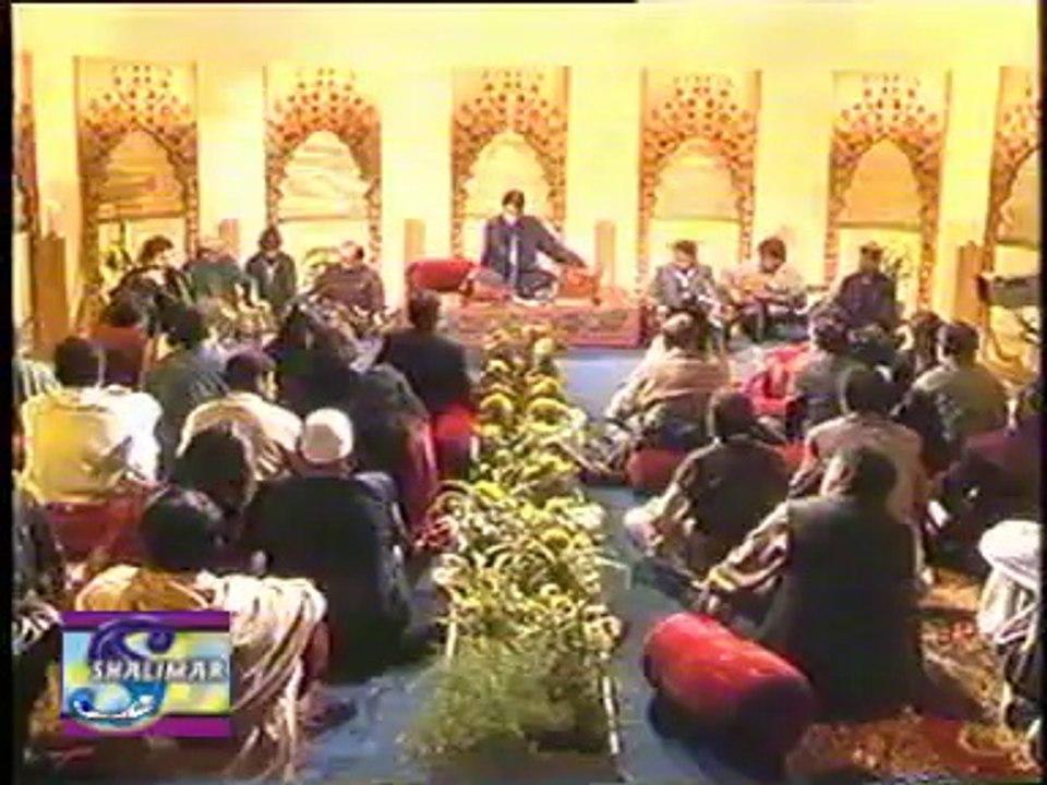 KHALIL HAIDER --- NAEY KAPDAY BADAL KAR -pye radio