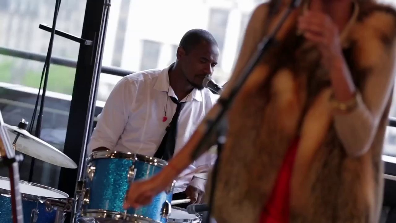 Ayo - Complain (Live)