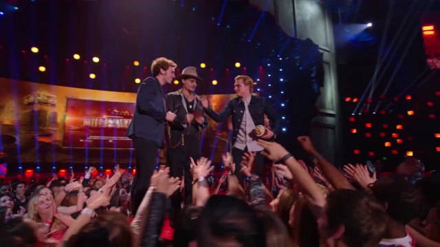 'The Hunger Games Catching Fire' Wins Movie Of The Year