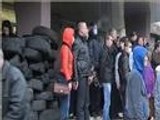 موالون لروسيا يسيطرون على مزيد من المباني في دونيتسك