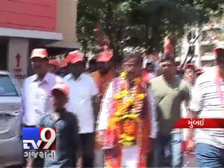 下载视频: How many wives does Shiv Sena candidate Gajanan Kirtikar have?, Mumbai -  Tv9 Gujarati