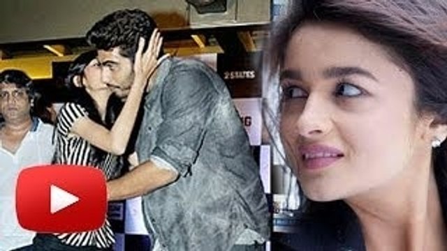 Girl KISSES Arjun Kapoor In Public | Alia Bhatt SHOCKED