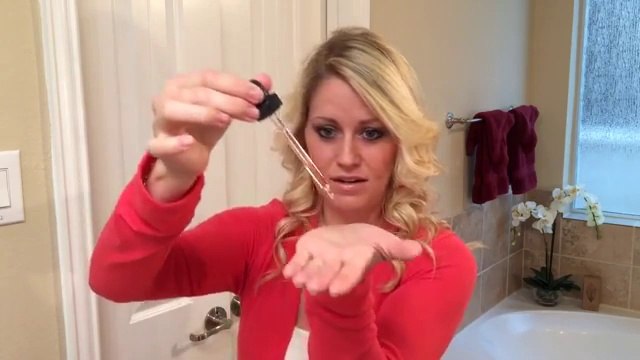 How to use Argan Oil on dry hair to reduce frizz, add shine and give hair a healthier look