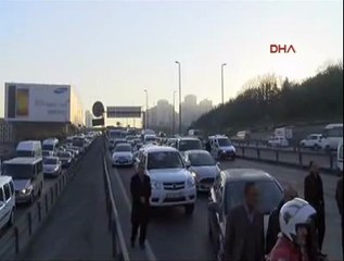 İstanbul'da D-100 karayolu felç www.halkinhabercisi.com