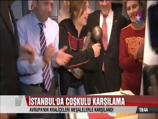 Galatasaraylı potanın sultanları uçakta böyle kupa çoşkusu yaşadı