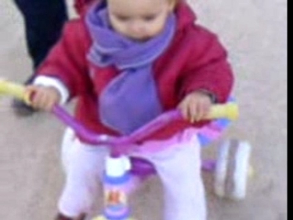 LA PUCE QUI FAIT DU TRICYCLE