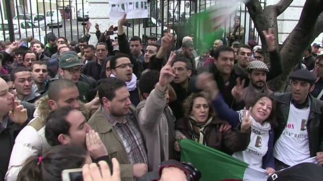 Algérie : le mouvement Barakat se pose en opposition citoyenne à Bouteflika