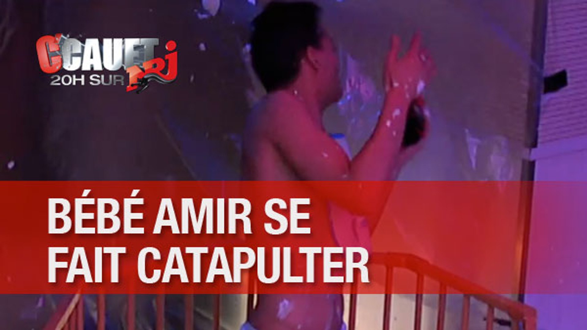 Un Bebe Incontrolable Se Fait Catapulter Par L Equipe De Babysitting Video Dailymotion