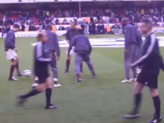 Dennis Bergkamp nutmegs Alex Song