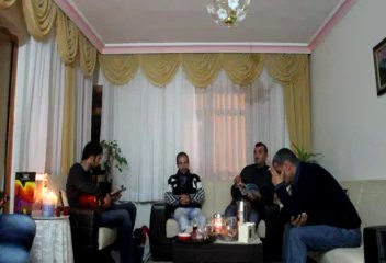 Günay Aktürk - Akşam erken iner mahpushaneye