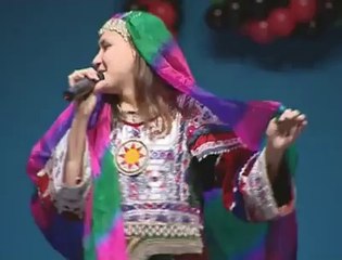 Russian Girl Pashto Song and Dance by Nazia Iqbal (2014)