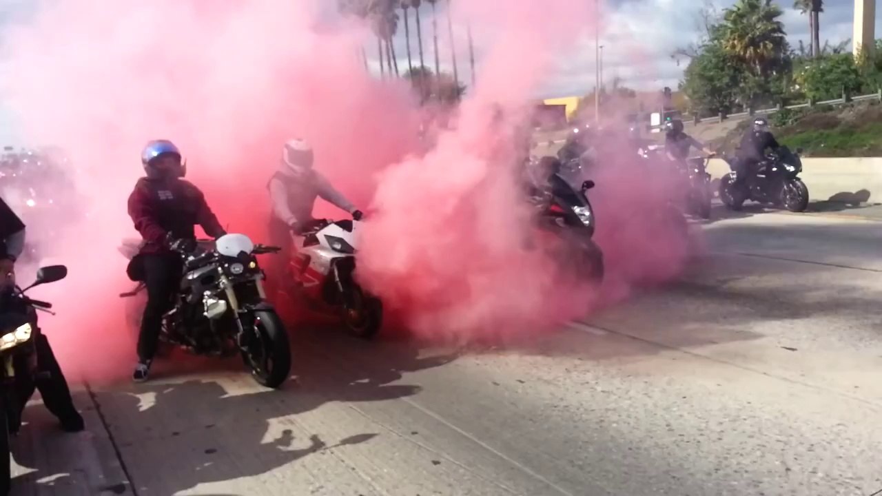 La plus étonnante proposition de mariage d'un motard