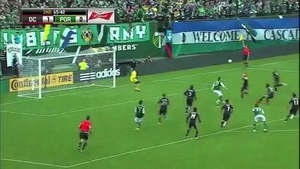 Kaleci kurtardikca hakem....