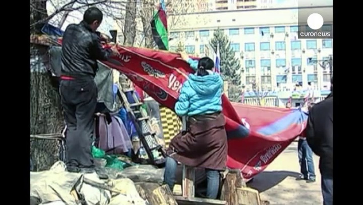 Ucraina: "truppe Kiev circondano Sloviansk", separatisti reclutano soldati