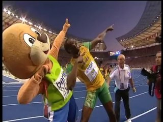 Usain Bolt 200m world record- 19.19!!! (  Michael Johnson's reaction)