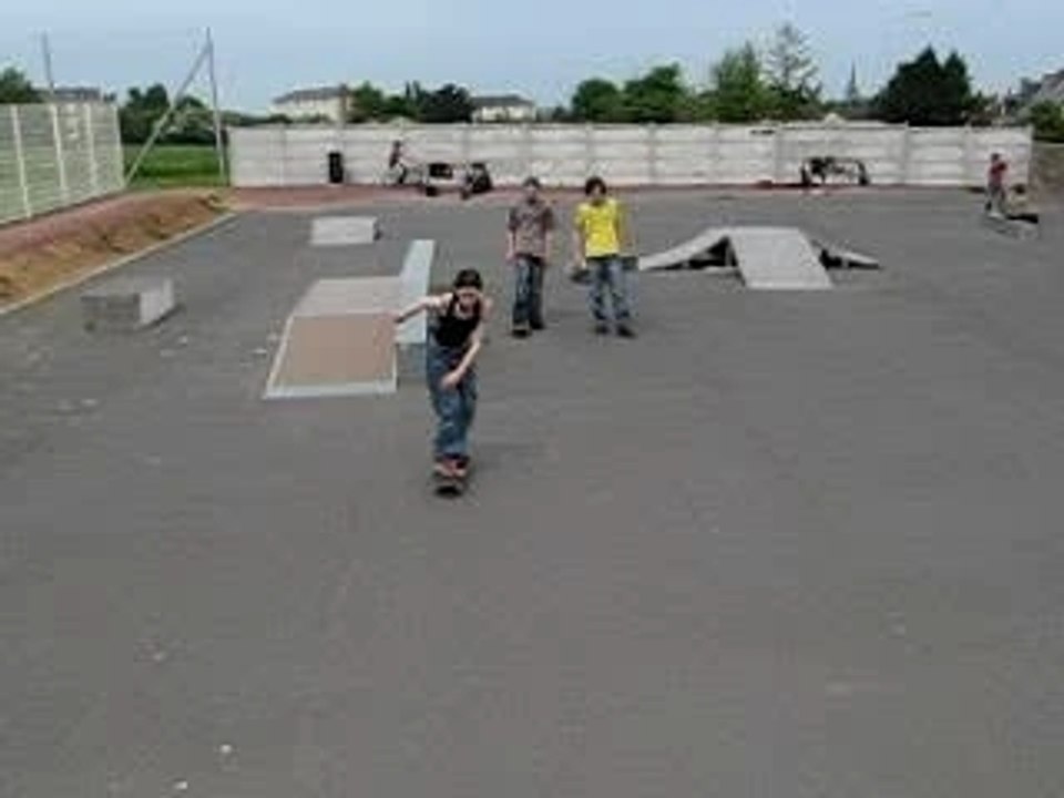 Marion se met au skate...