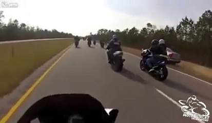 Motorcu grubunu geçmek isteyen otomobiin hazin sonu