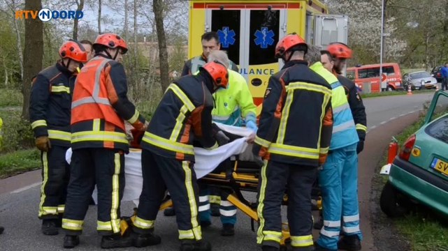 Auto tegen boom in Zevenhuizen: een gewonde - RTV Noord