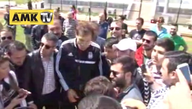 Beşiktaş'ta idman olaylı geçti tatlıyı taraftar ikram etti