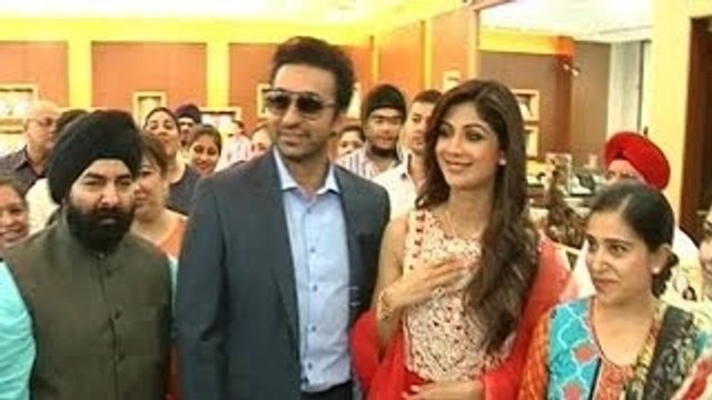 Raj Kundra & Shilpa Shetty Kundra @ The Store Launch Of Dolsun Jewels