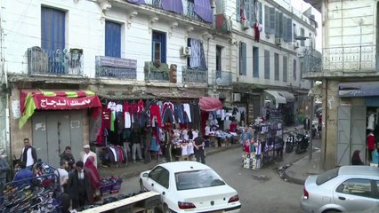 عدد كبير من الشباب الجزائري يسعى الى الهجرة