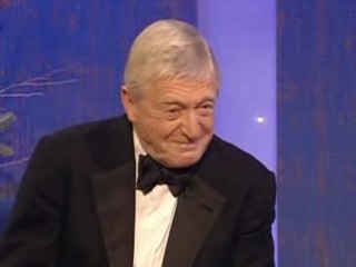 Dame Edna xmas add. to the commonwealth