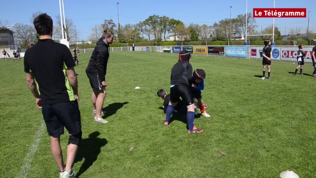 Vannes. RCV : les joueurs Pro D2 entrainent les jeunes recrues