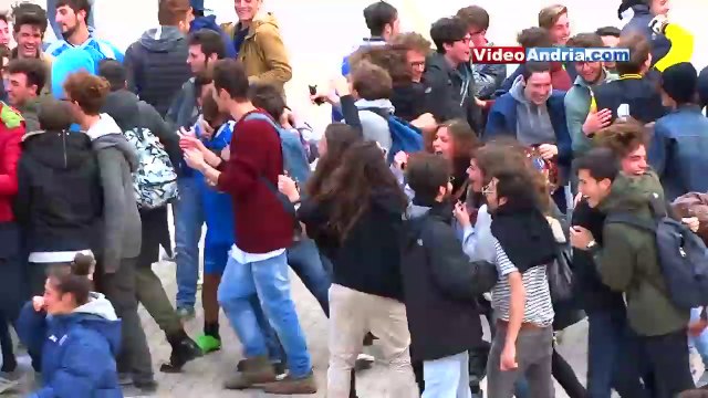 Partita di calcio tra il Liceo Scientifico Nuzzi e il Liceo Classico Troya di Andria