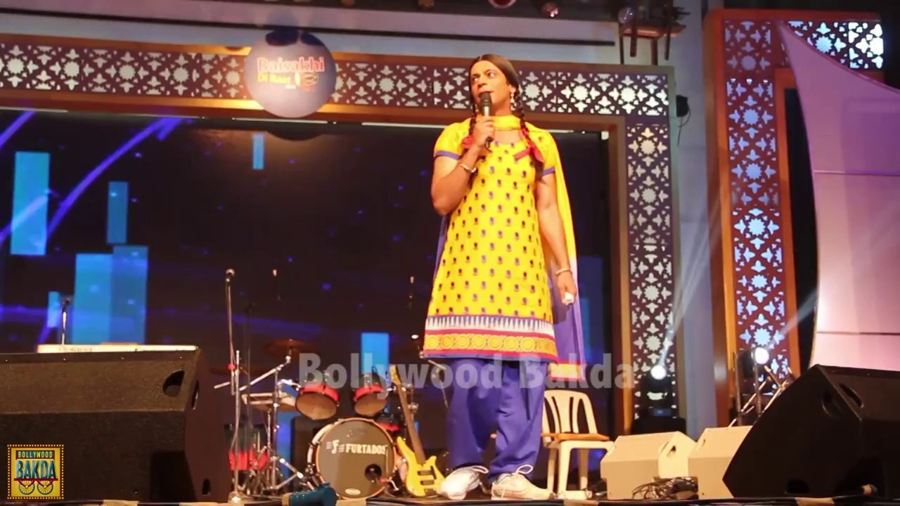 Gutthi Entertaining Fans