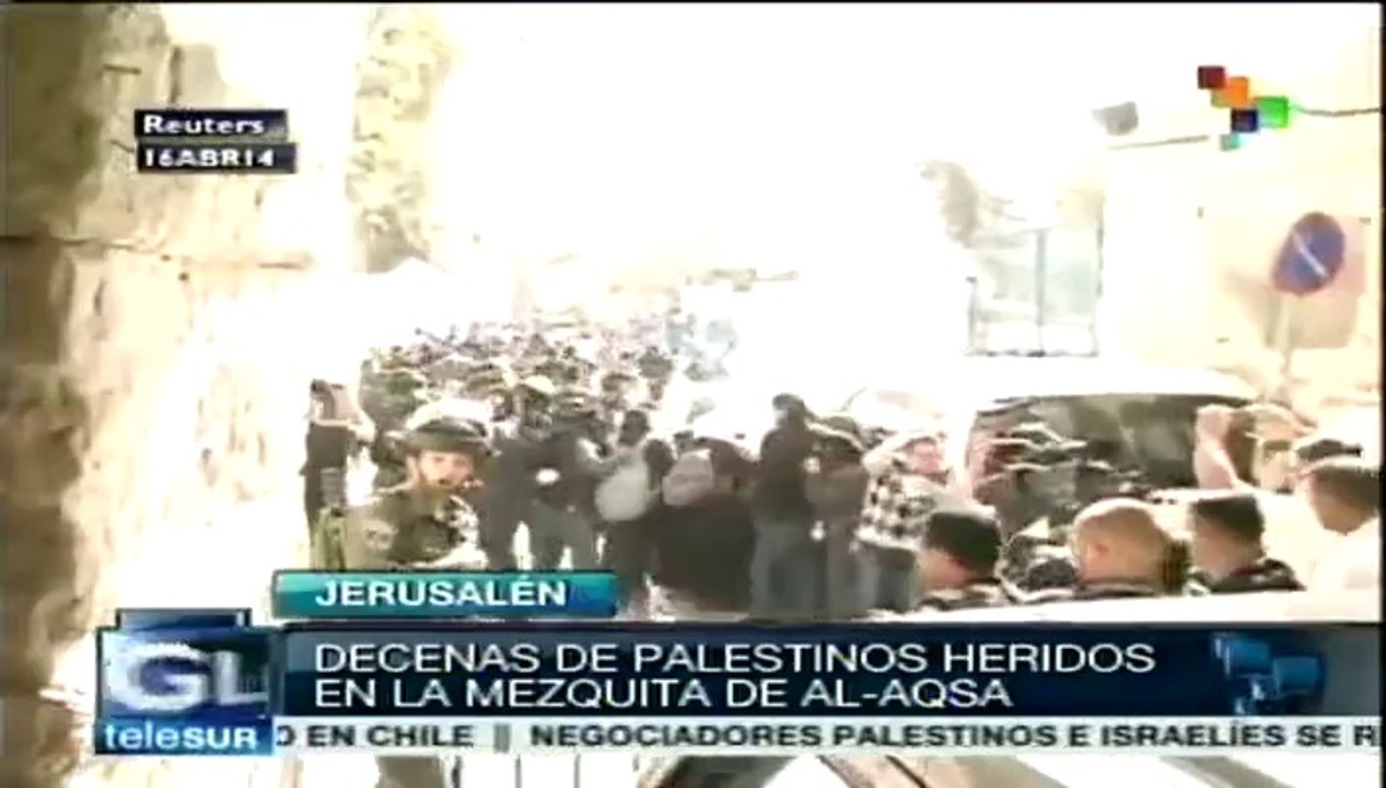 Chocan palestinos y policías israelíes por agravio al Islam