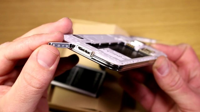 Samsung Galaxy S5 unboxing - English