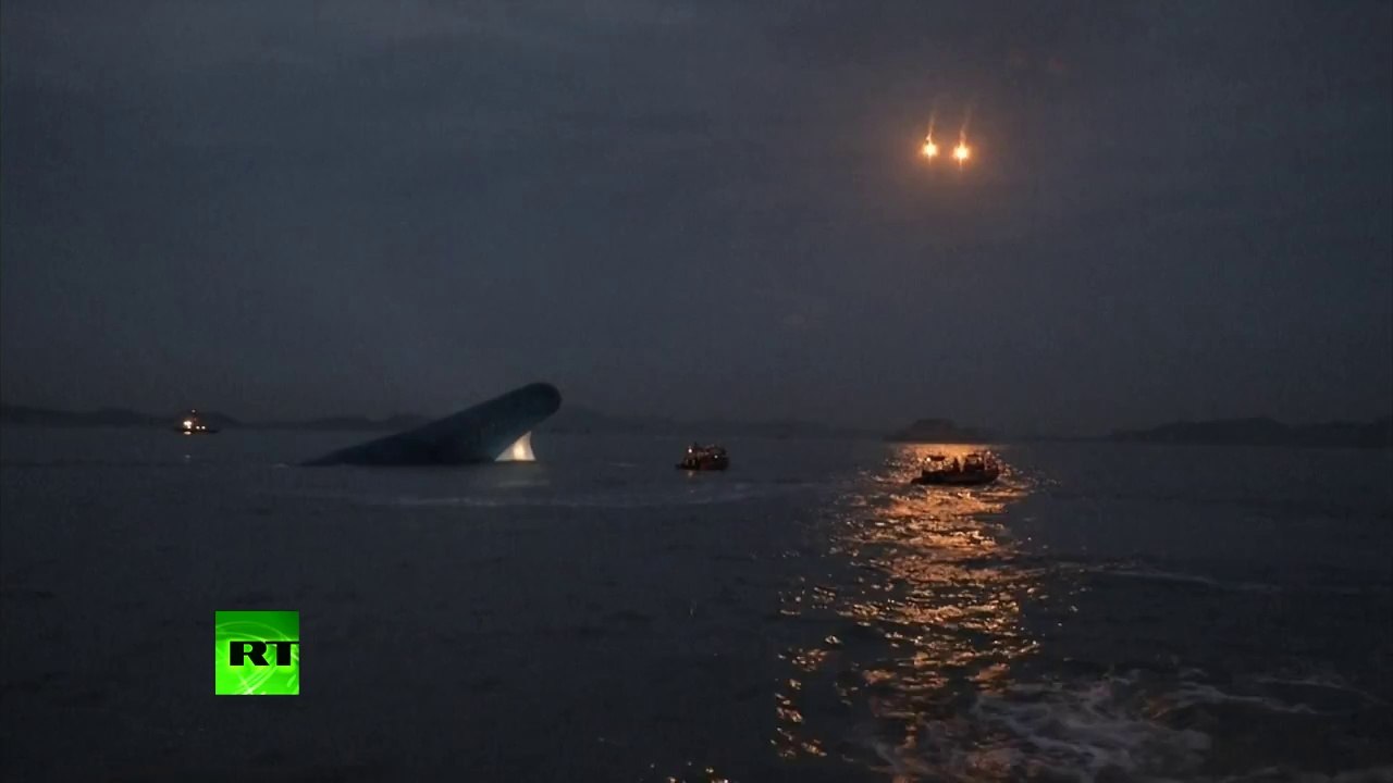 Latest footage: Darkness descends on South Korea ferry disaster rescue-op scene