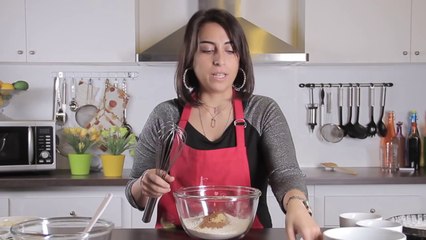 طريقة عمل كيكة الإجاص بالكرامبل _ مع فاطمة