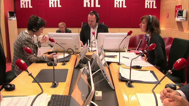 François Hollande applique une politique par procuration