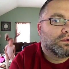 Hayattan Bıkmış Bir Baba ve Dans Etmeyi Çok Seven Kızı