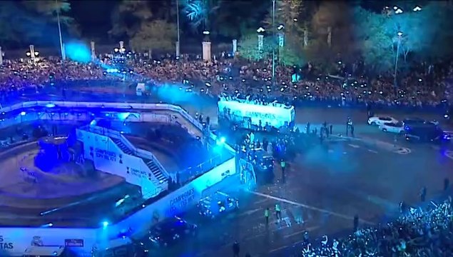 Centenares de madridistas celebran en Cibeles la Copa del Rey del Real Madrid